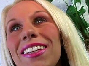 Бледа студенткиња добија чудовишне