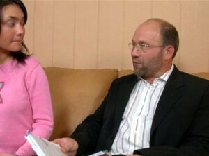 Lehrer fickt frische Babe. Babe erfreut reife Lehrerin mit ihrem