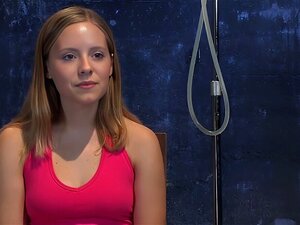 Anal-Eskapaden... Nur 18 & Bereit für etwas ENEMA-Action!. Chamille