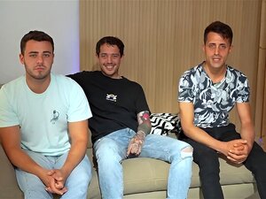 Die vollbusige Spanierin Nelia Estrada neckt und knallt 3 Typen bei