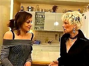 Vintage Russische oma porno op de bank 70s