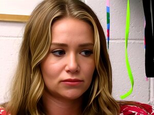 Großer Schwanz für eingefärbten milf-verdächtigen im Hinterzimmer