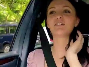 Die schöne Tussi Belle Claire reitet den riesigen harten Schwanz des