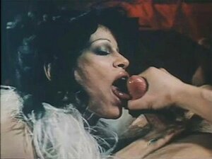 Zwei Freunde ficken ein Mädchen. Zwei Freunde ficken ein Mädchen