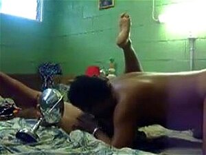 Papua Nova Guiné madura, não é um garoto sexy e nem uma dama sexy