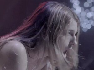 Süße Babes werden in dieser Horror-Style-Szene gefickt. WENN du auf