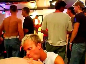 Laden Sie Hunk-Süßen-Porno und lautes erstes Mal direkt zu