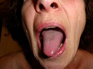 Oma Leidenschaft Mund offen