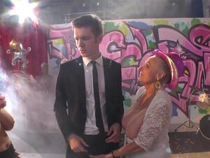 XXX Fucktory - Die Parodie italienischer Stil, Szene #07, Vor einer