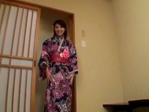 Erstaunliches japanisches Mädchen Azumi Harusaki in einem exotischen