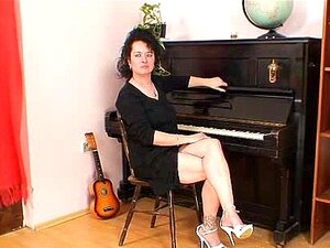 Reife Mama Hedvika behaarte Muschi Dildo-Bohren