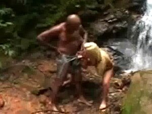 Begal neukt Blonde in Forrest