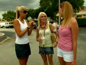 Sexy wilde Tussi wird dafür bezahlt, dass sie fickt 3