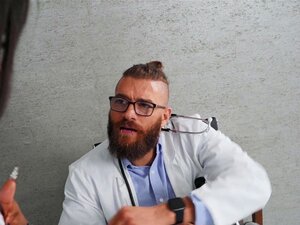 Ana Foxxx tekee matkan gynekologille saadakseen tiukan pillunsa