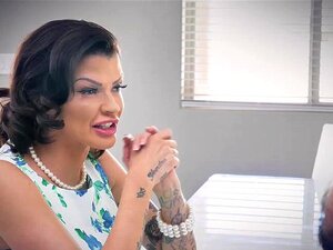 Arias Neugier wird in ihre süße Muschi gefickt. Joslyn und Tommy