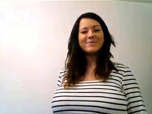 Јеботе, какве огромне сисе имаш,