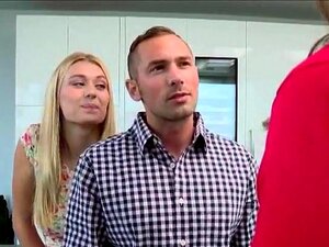 Natalia Starr teilt den Schwanz mit der riesigen Titten-Stiefmutter