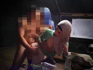 Arabische Arabische grote kont trio en sperma in mond Sluipend in de