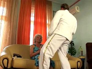 Alte Oma wird zu ihrem Geburtstag gefickt