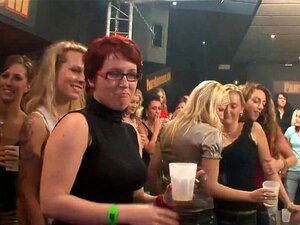 Typen lecken jemandes Muschi aus