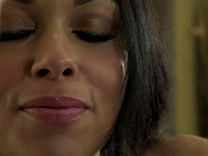 Büstenhafte schwarze Süße wird durchgepflügt. Büstenhafte