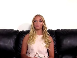 Amateur blonde Chanel fütterte Sperma nach dem Analreiten Bälle tief