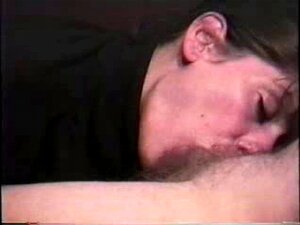 Mulher sexy fazendo deeptroat