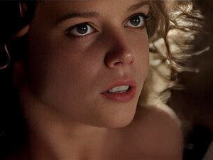 Tauche ein in die sinnliche Welt von Alice Henley in Rom. Dieses