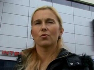 TSCHECHISCHE STRASSEN - Blonde MILF auf der Straße abgeholt.
