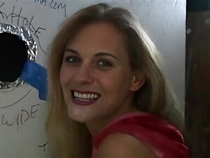 Public gloryhole salope obtient facial salissant