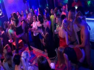 Seksi Euro party cure puše kurac
