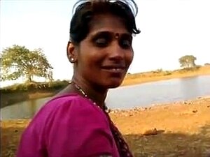 Desi Indian Blowjob hart im Freien mit einem Freund