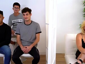 Sexy Blind Date zwischen der sehr geilen Andrea Blonde und mehreren