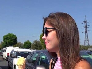 Fremdgehende Freundin fickt Typen für Geld