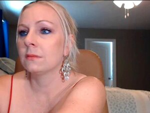 Kuumaa äitiä villiinnytetään live-kamerassa. Yllättävän kuuma