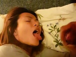 Sborra in faccia alla moglie asiatica