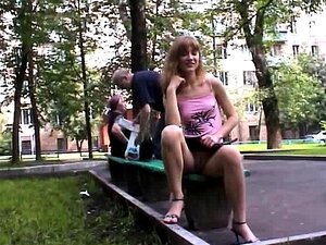 Rothaarige öffentliche Masturbation