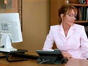 Geile Bürosekretärin MILF-Masturbation