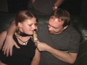 La chaîne laisse jouir salope de théâtre porno bang