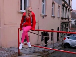 Kleine Titten-College-Mädchen, bitte alter Mann!, Dieses dünne