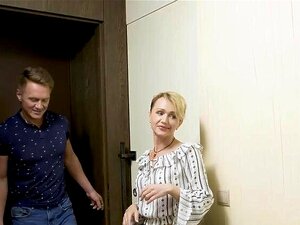 МАТУРЕ4К Напаљена зрела у лепом outfitu