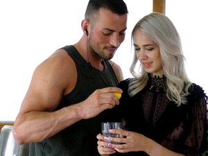 Dane Jones Super heiße russische Blondine Arteya fickt ihren Trainer