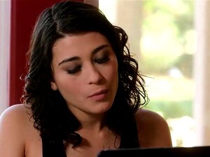 Rothaarige Schlampe mit einem geilen Körper, Marie McCray, genoss