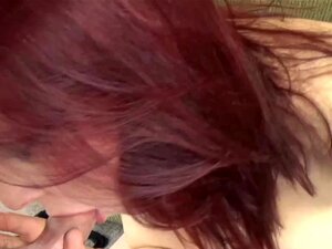 Die reife Rothaarige Lia Shade bläst einem Typen, den sie gerade erst