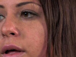 BDSM sotto Mia Gold capezzoli bloccati. BDSM sotto Mia Gold capezzoli