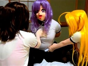 Gemaskerde Japanse babes spelen hun grappige lesbische fantasie uit