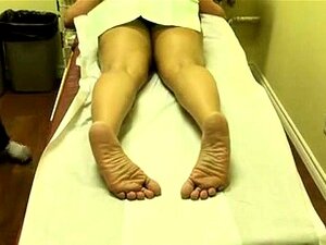 Fette reife Dame hat einen Masseur, der ihre sexuellen Bedürfnisse