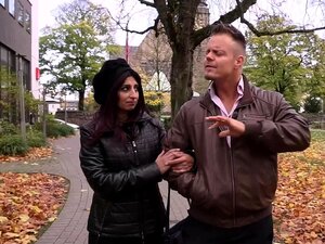 Türkische deutsche MILF schnappt sich Sex mit Küssen