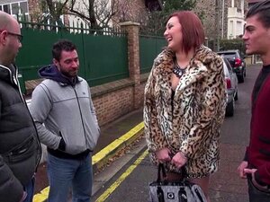 Lili will 2 Schwänze. Lili kam zurück, um sich zum ersten Mal von 2