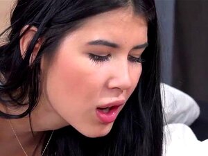 viaton kissanpentu on geeting pissaa ja ejakuloi märkä s